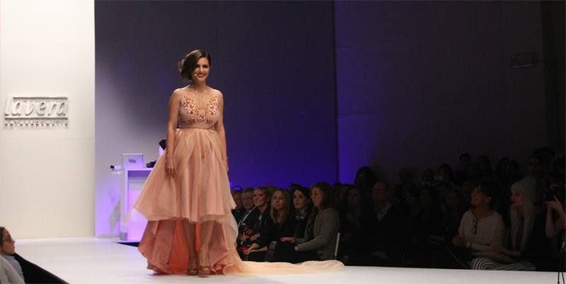 MBFW 2015 Berlin Fashion Week Lavera Showfloor Opening Show Nazan Eckes RTL Moderatorin Boobs Brüste