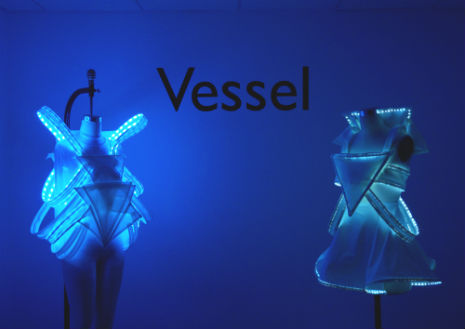 Vessel Menstruationskleid Elisabeth Tolson ich menstruiere Periode mein Freund nervt