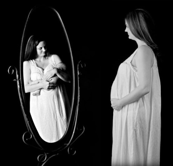 komische fotos mit schwangeren spiegel
