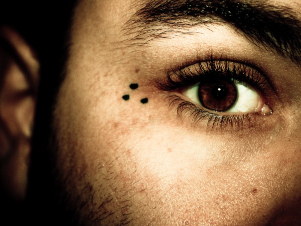 Punkte und Tränen KnastTattoos und ihre Bedeutung SLEAZEMAG