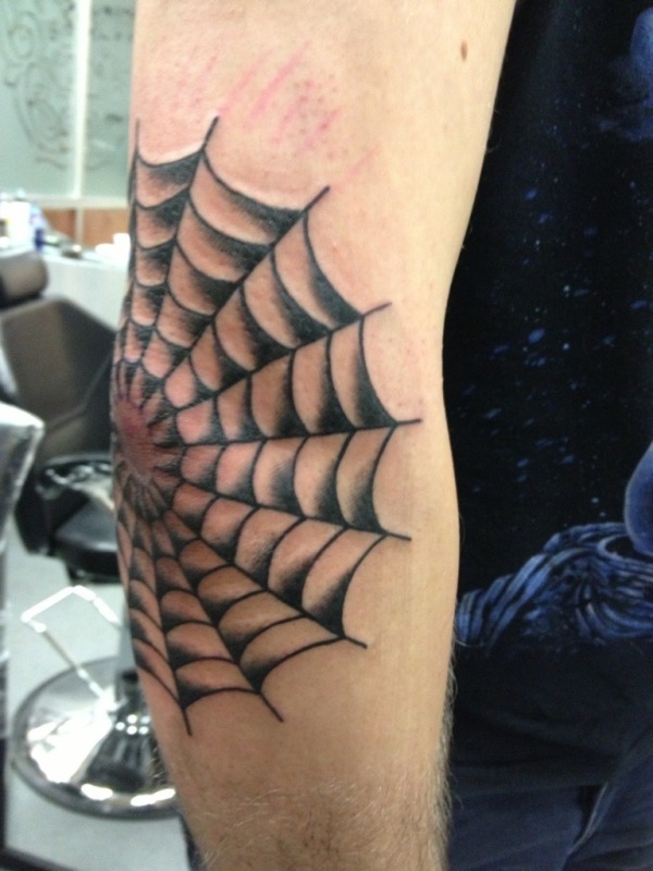 spinnennetz tattoos bedeutung