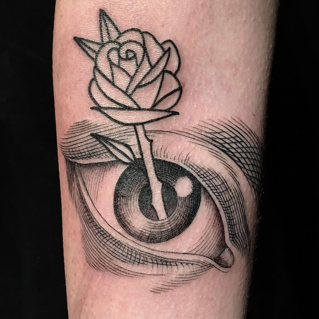 surprise tattoo mit Rose