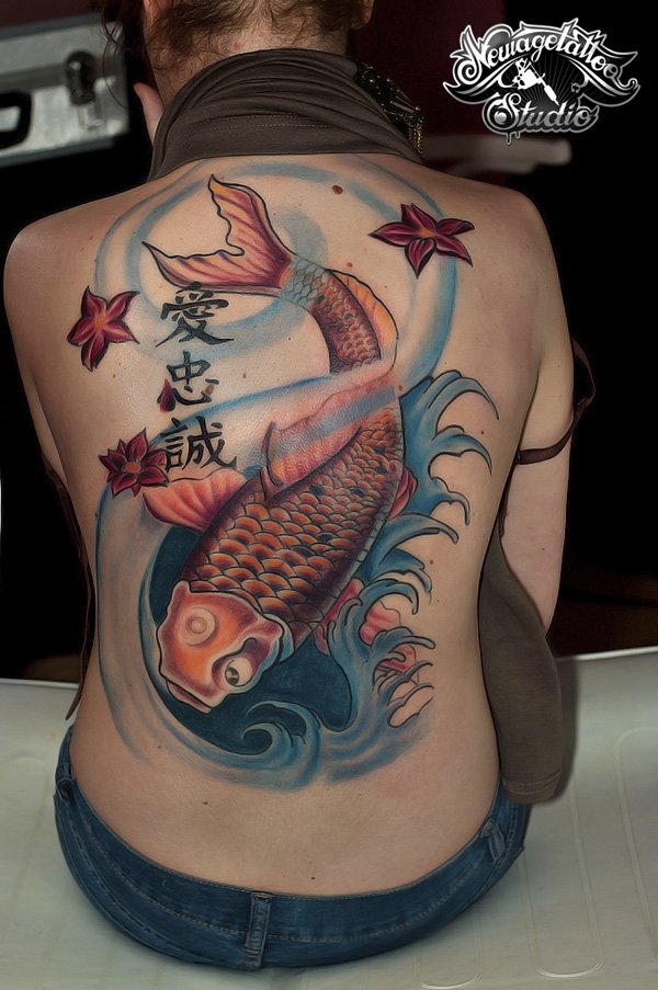 koi karpfen tattoo rücken