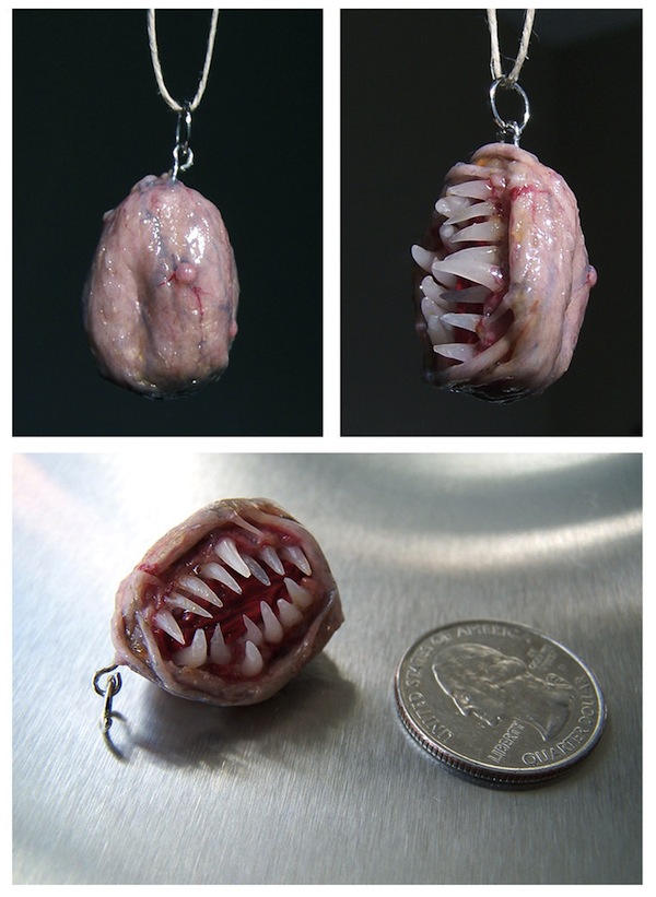 Loebel Schmuck Zähne gruselig