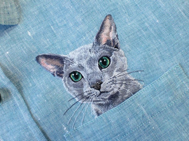 Hiroko Kubota Blusen mit Katzen Stickereien