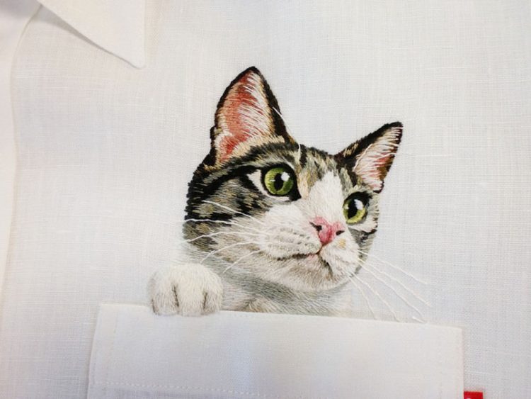 Hiroko Kubota Mode mit Katzen Stickereien