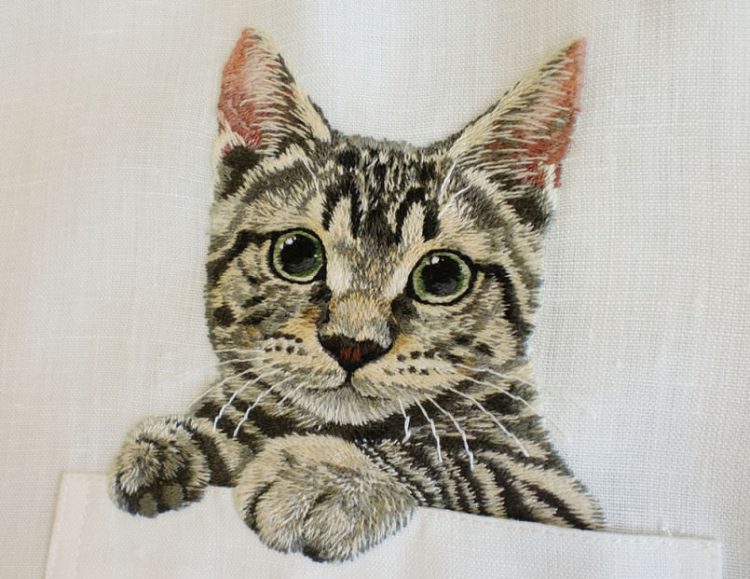 Hiroko Kubota Blusen mit Katzen Stickereien