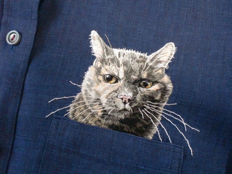 Hiroko Kubota Blusen mit Katzen Stickereien