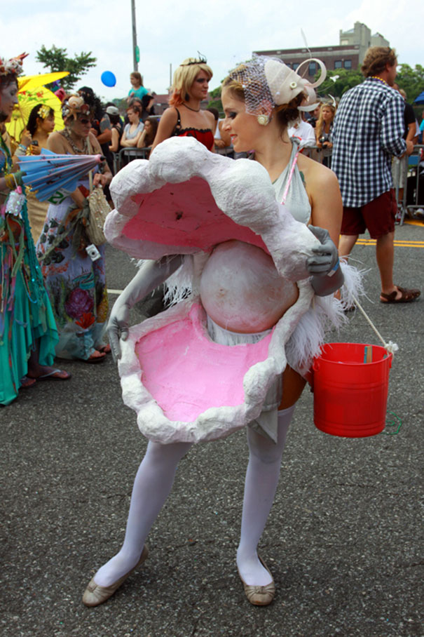 pregnancy-halloween-costume-ideas-46-57ff8876d1eda__605